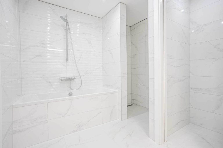 Bathroom 4, Hotel Hildegard, Omiš