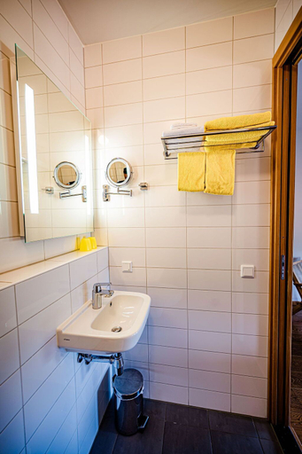Bathroom 4, Tiny Parks Cast Away, Korendijk