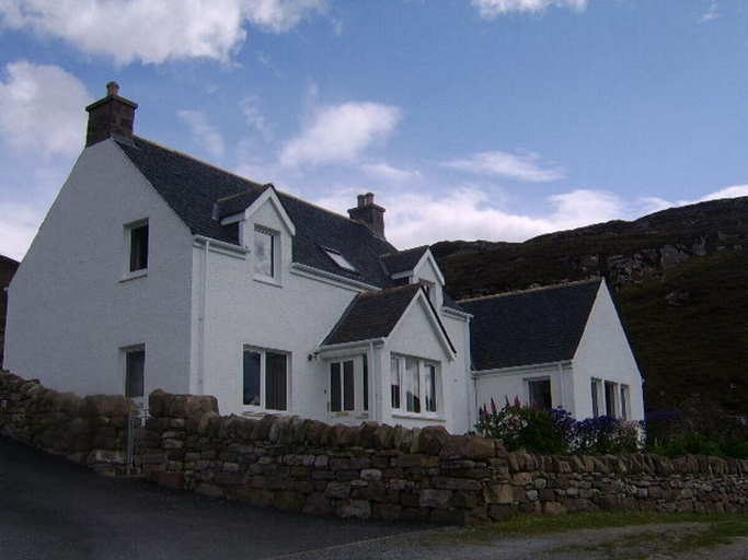 Exterior & Views