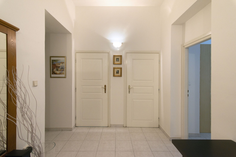 Others 4, Central 3 Bedroom Home near National Museum, Praha 1