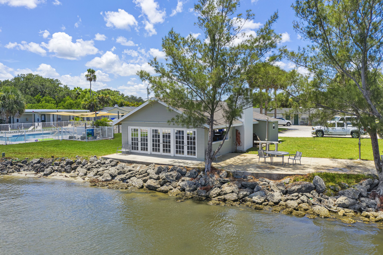 Exterior & Views 2, The Sportsman's Lodge & Marina, Indian River