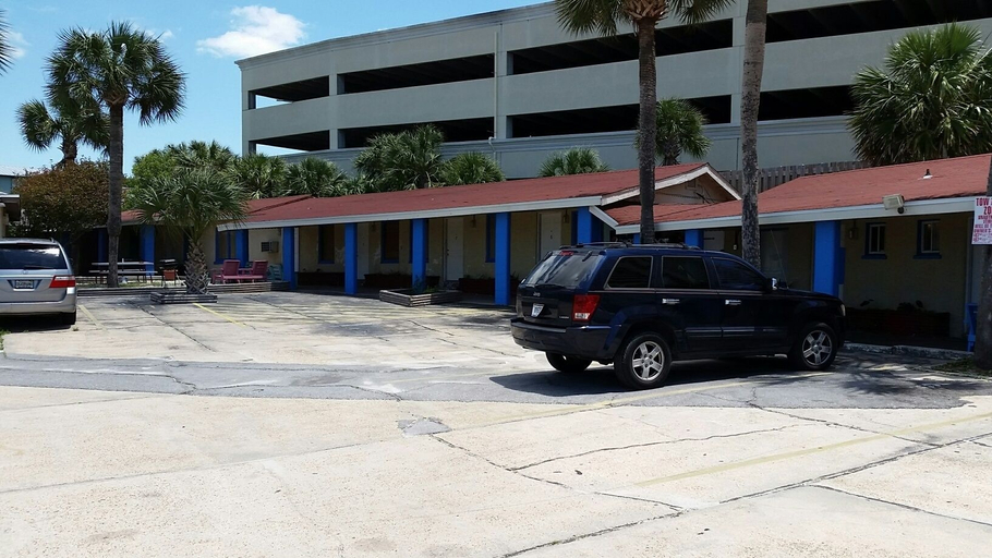 Exterior & Views 3, Sun-n-Sands Motel, Bay