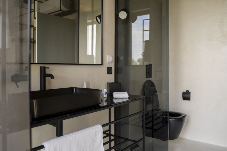 Bathroom 5, Moro Inn, Lumbarda