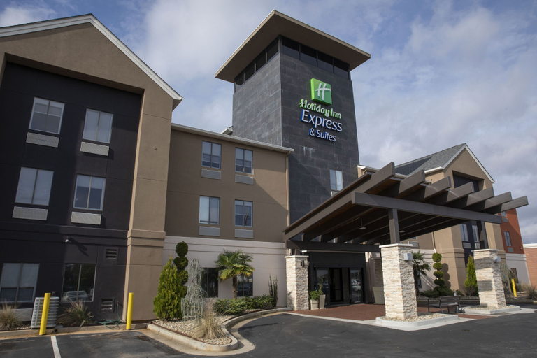 Exterior & Views 2, Holiday Inn Express & Suites LOCUST GROVE by IHG, Henry
