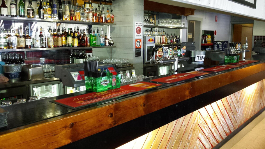 Food & Drinks 5, Lake Jindabyne Hotel, Snowy River