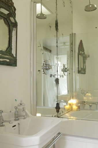 Bathroom 3, The Pavement Palace, Powys