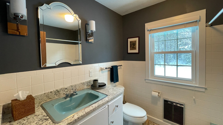 Bathroom 5, Blue Forest Farm Estate, Sullivan