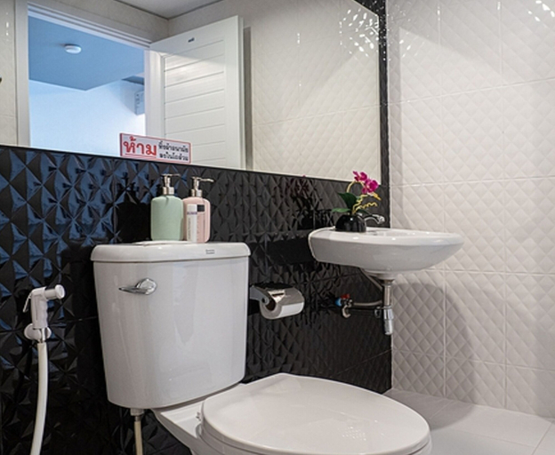 Bathroom 3, The Diamond 789 Minburee, Min Buri