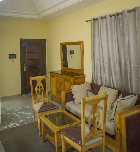 Others 5, Résidence Naticia, Dakar