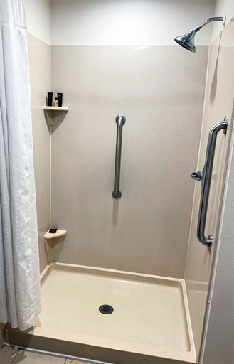 Bathroom 4, Wingate by Wyndham Jackson/Ridgeland, Madison