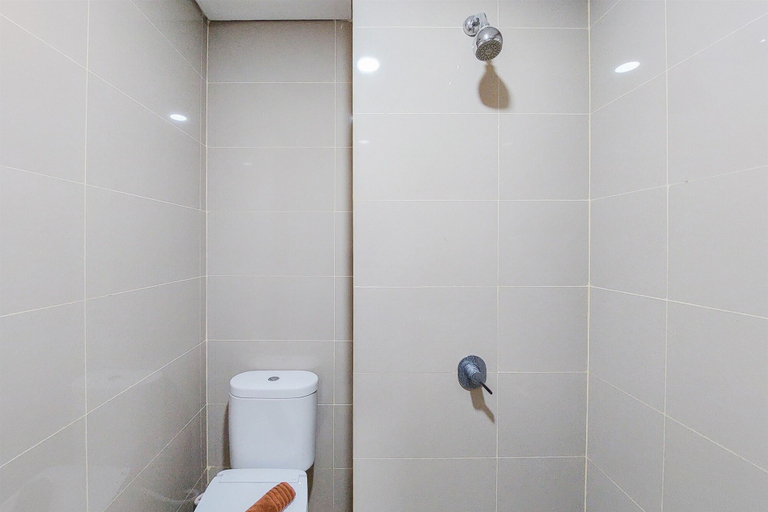 Bathroom 3, Fully Furnished And Cozy Studio Apartment At B Residence, Tangerang Selatan