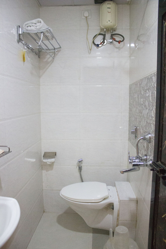 Bathroom 2, Hotel Embassy Grand, Mumbai Suburban