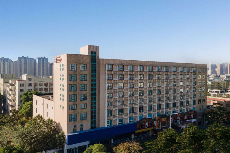 Exterior & Views
