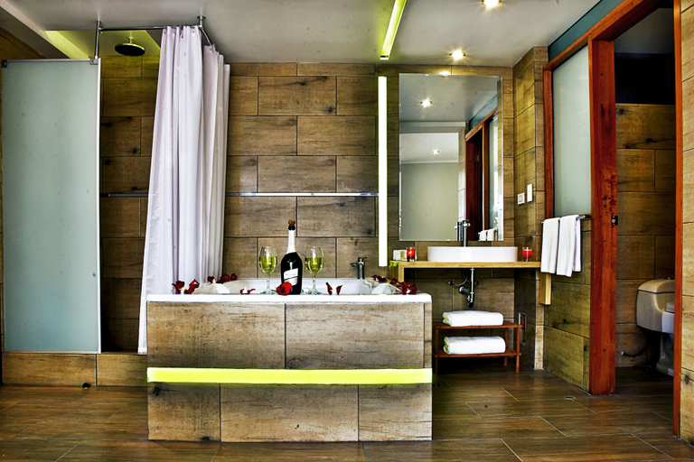 Bathroom 4, Polo Corporativo San Sebastian, Cusco