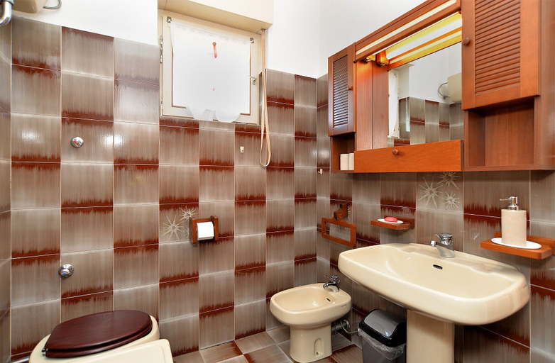 Bathroom 3, Apartment 1947, Fažana