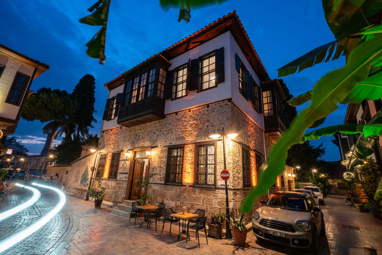 Exterior & Views