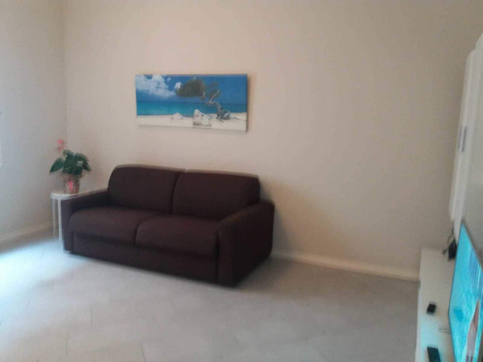 Others 4, Casa Eva, Cremona