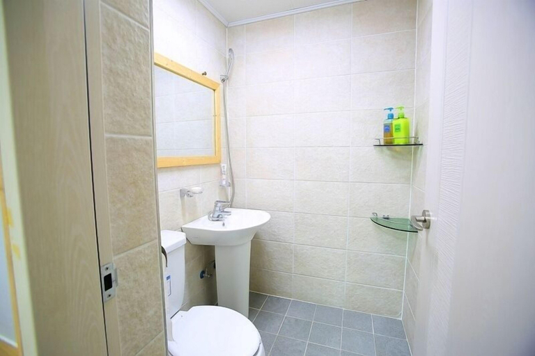 Bathroom 3, Gloria Pension, Jeju