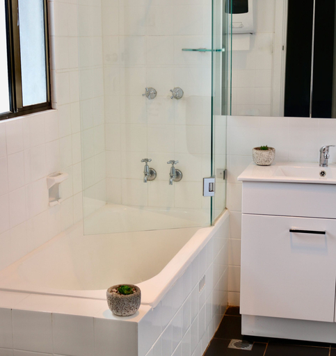 Bathroom 3, Commercial Hotel Wallerawang, Lithgow