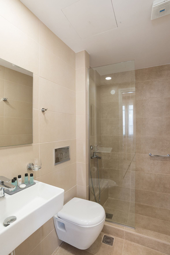 Bathroom 3, Rainbow Apartments, Crete