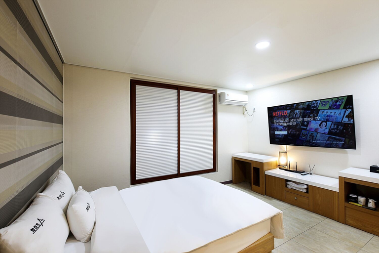 Bedroom 2, White Tourist Hotel, Jeonju