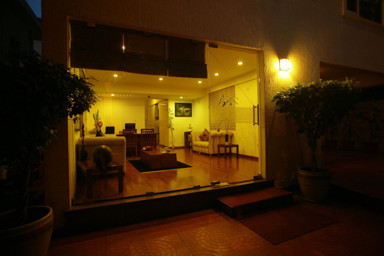 Exterior & Views