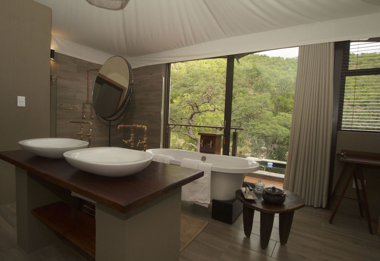 Bathroom 3, Inzalo Safari Lodge, Waterberg