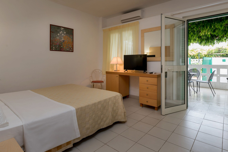Bedroom 3, Maritalia Hotel Club Village - All Inclusive, Foggia