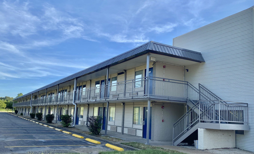 Exterior & Views 2, Motel 6 Forrest City, AR, Saint Francis