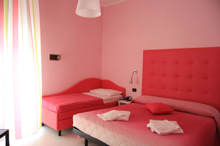 Bedroom 3, Hotel Leonardo, Forli' - Cesena