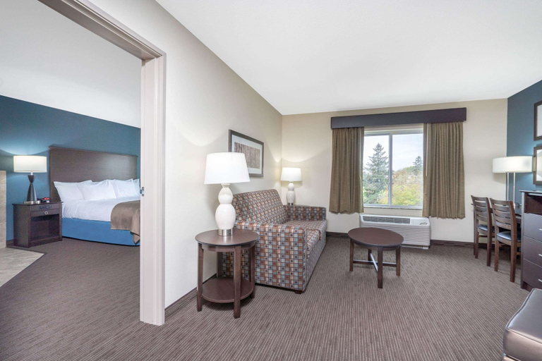 Bedroom 4, AmericInn by Wyndham Windom, Cottonwood