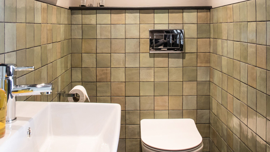 Bathroom 4, Avoca Hotel, Newry, Mourne and Down