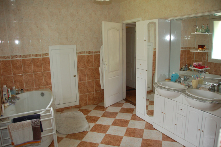 Bedroom 4, Coffret d'Avenir, Loiret