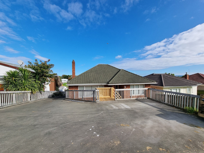 Exterior & Views 2, Cozy 3BR - Heat Pump & Wifi & Netflix, Waitakere