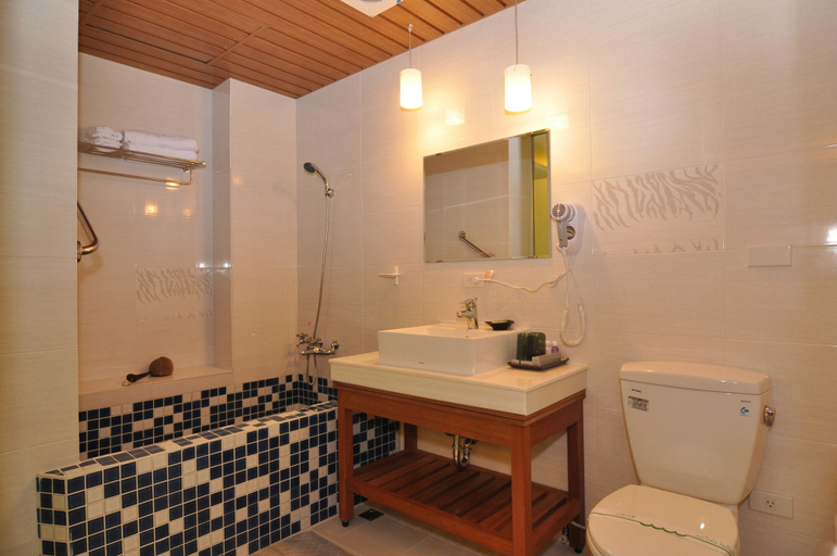 Bathroom 3, Cheng-Ping Hot Spring Inn, Taitung