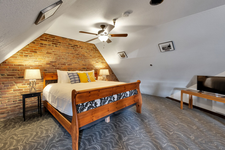 Bedroom 3, College Inn – European Style Hotel, Seattle
