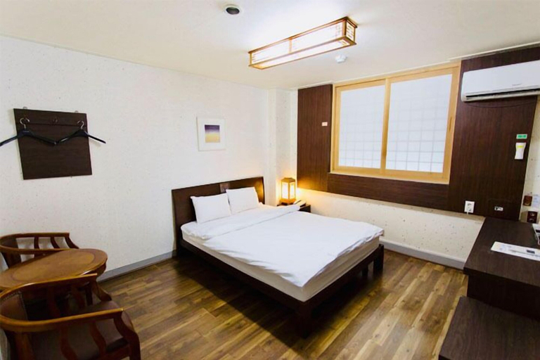 Bedroom 3, Jeonju Hansung Tourist Hotel, Jeonju