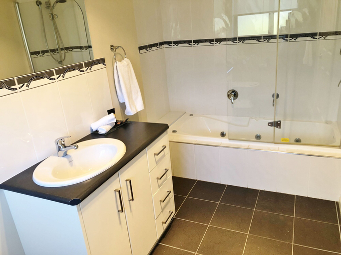 Bathroom 3, Eastcoaster Tasmania, Glamorgan-Spring Bay