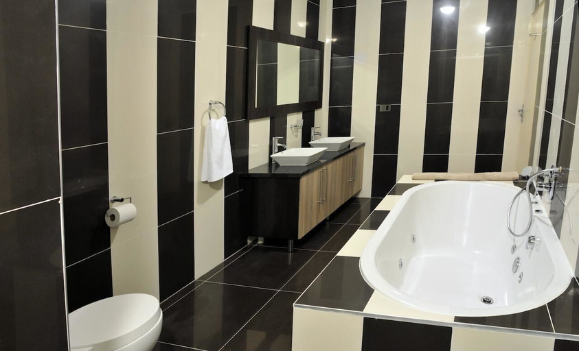 Bathroom 4, Ruby Stone Boutique Hotel, Capricorn