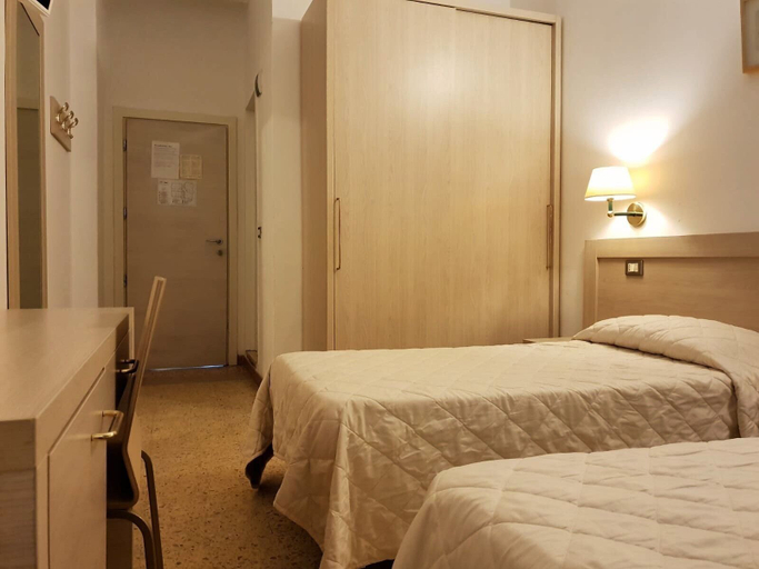 Bedroom 2, Hotel Riva, Rimini