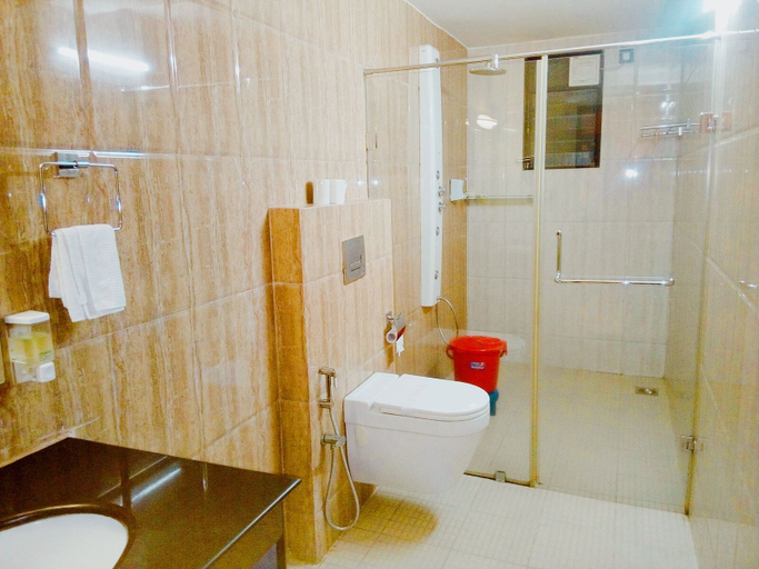 Bathroom 3, Hotel Madhuvan Serai, Udupi