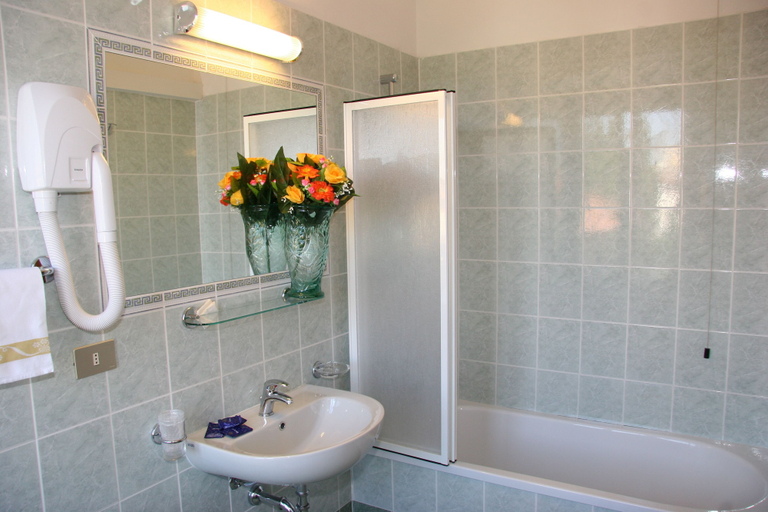 Bathroom 4, Eden, Florence