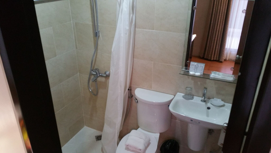 Bathroom 3, Hotel Esse Davao, Davao City