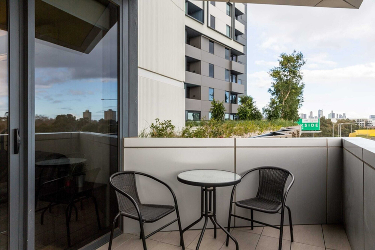 Others 5, Modern 1 Bedroom in Tranquil Parklands, Melbourne
