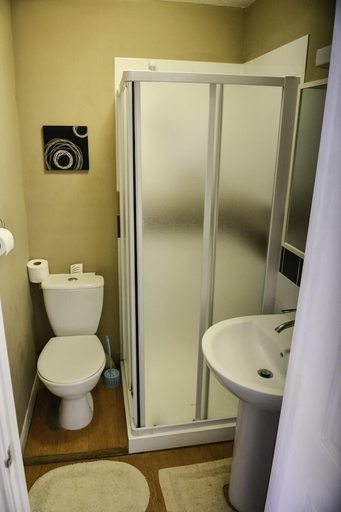 Bathroom 3, Waverley Inn, Isle of Wight