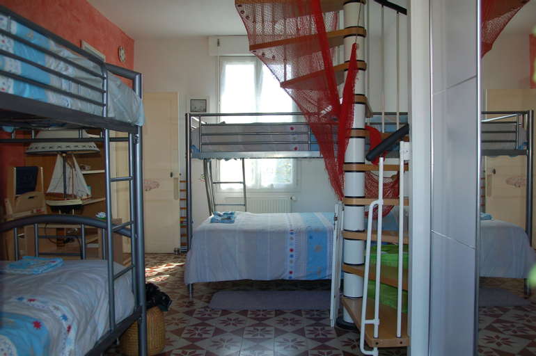 Bedroom 2, Coffret d'Avenir, Loiret