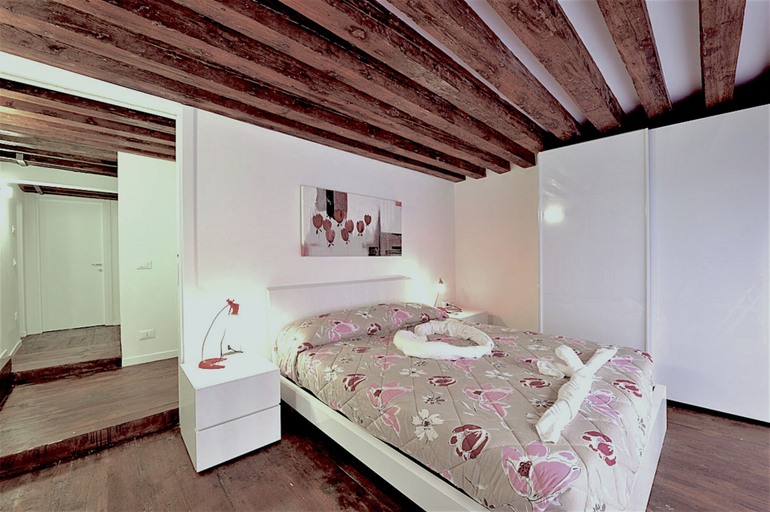 Bedroom 4, Red Rose, Venezia