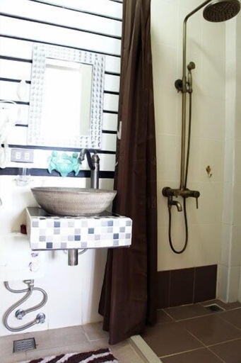 Bathroom 2, JLT Condo Units, Quezon City