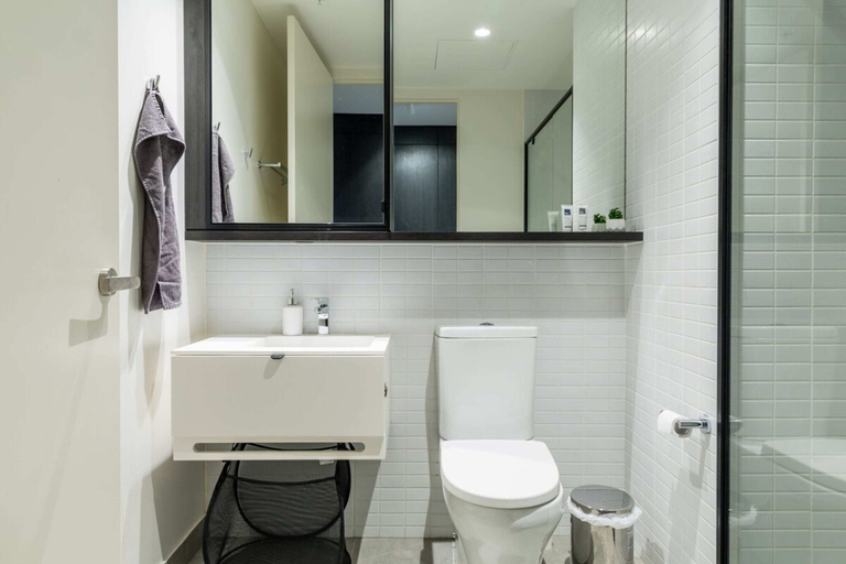 Bathroom, Modern 1 Bedroom in Tranquil Parklands, Melbourne