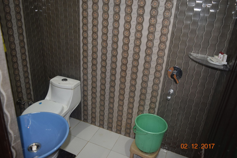 Bathroom 3, Hotel Trishul By T And M Hotels, Hardwar
